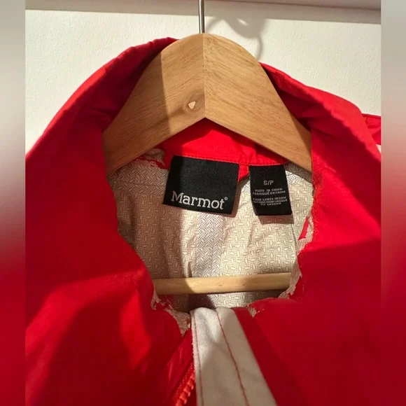 Marmot Women's Red Shell Jacket - Picture 4 of 8